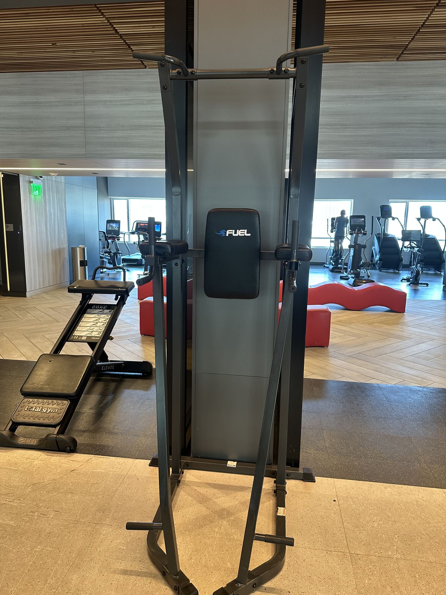 Dip / Knee-raise Tower